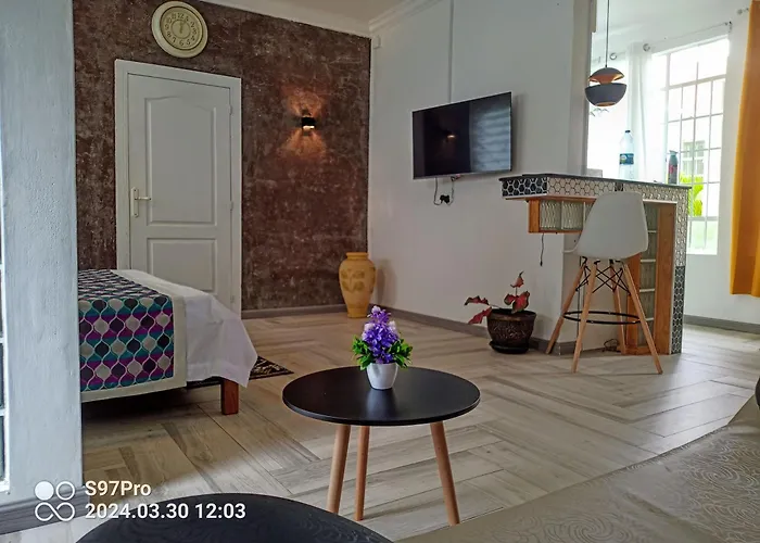 Happy House - Cosy Apartment With Private Pool And Walking Distance To Blue Bay Beach