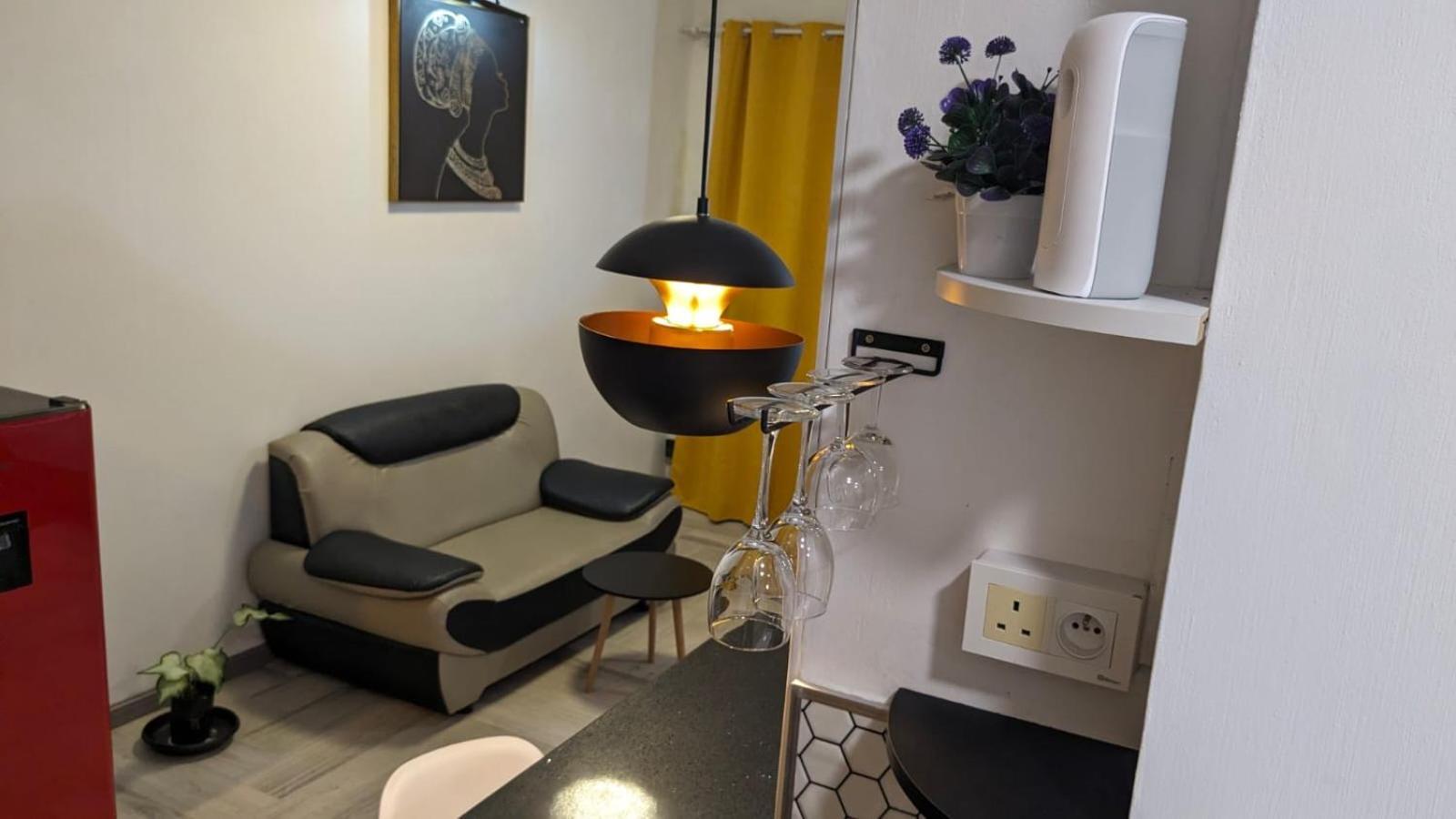 Happy House - Cosy With Private Pool And Walking Distance To