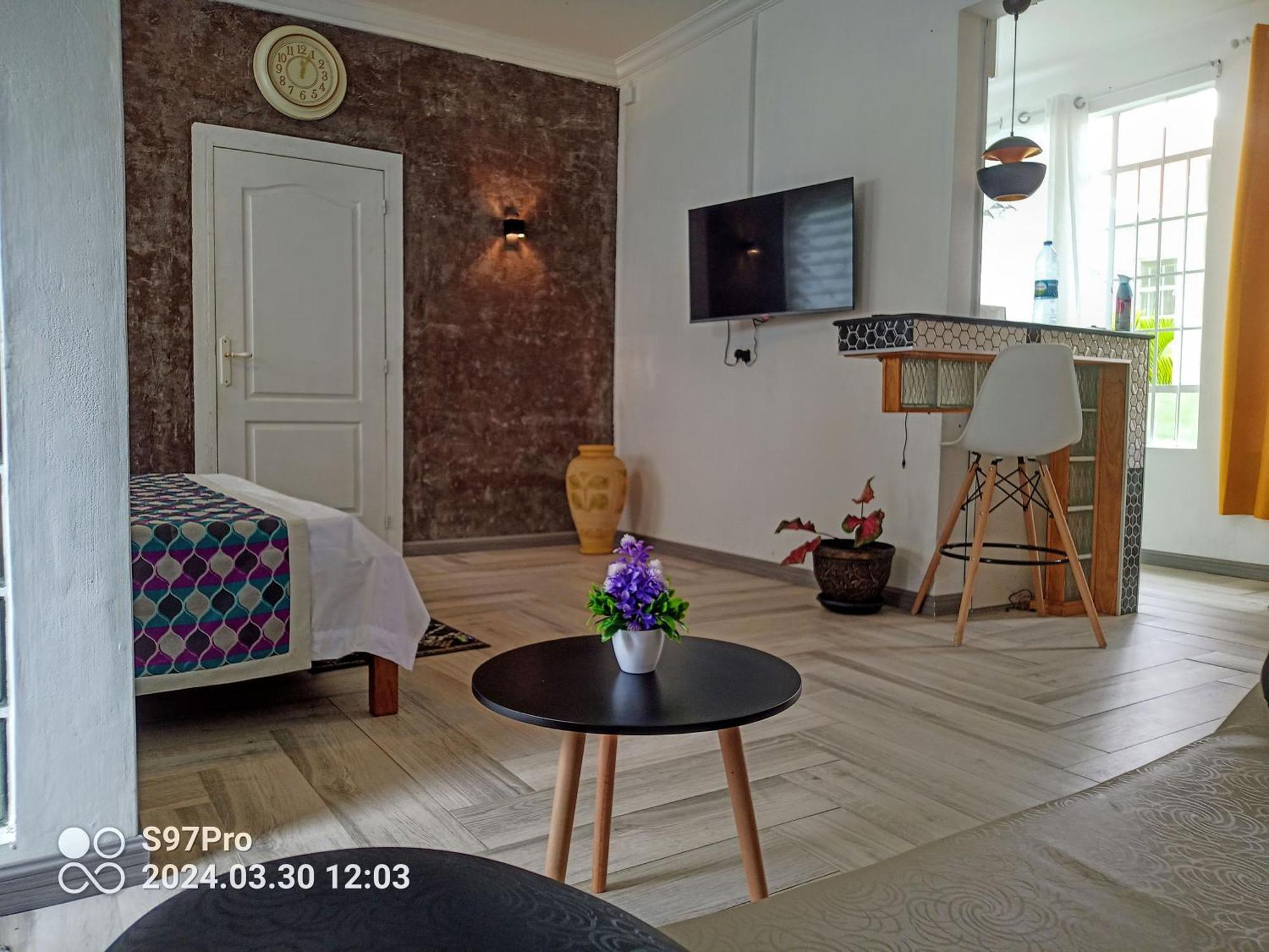 Happy House - Cosy With Private Pool And Walking Distance To *