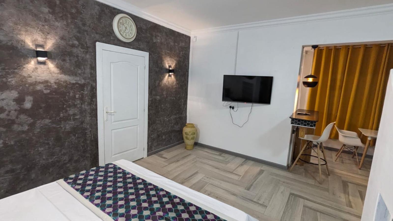 Happy House - Cosy With Private Pool And Walking Distance To *