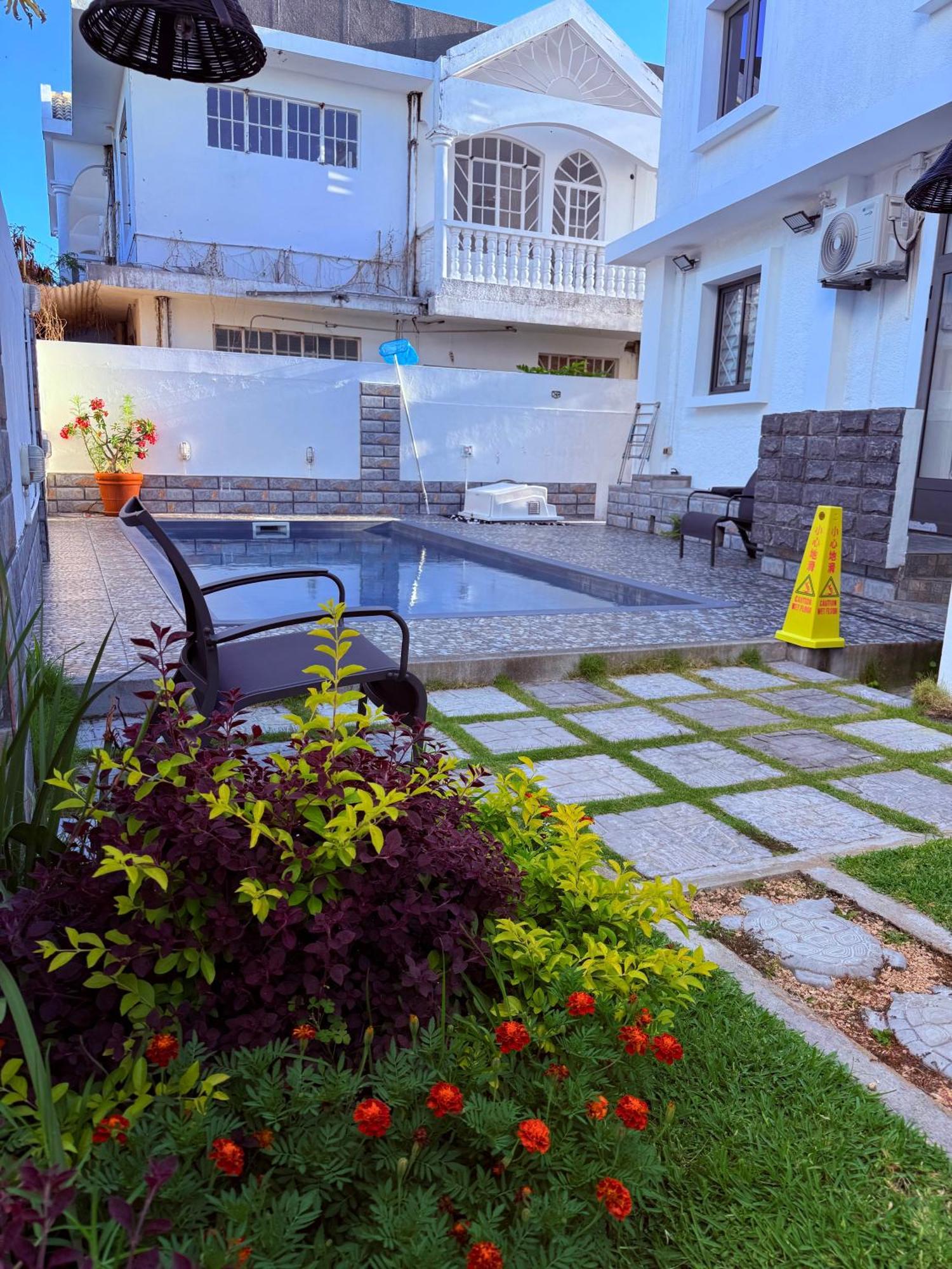 Happy House - Cosy With Private Pool And Walking Distance To Blue Bay